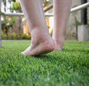 Tips to relieve the problem of swollen feet & legs