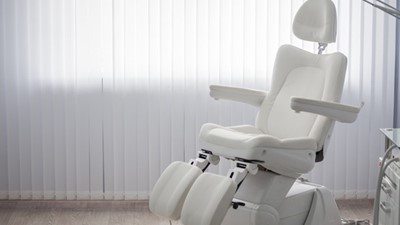 The Benefits of Investing in Electric vs. Manual Podiatrist Chairs