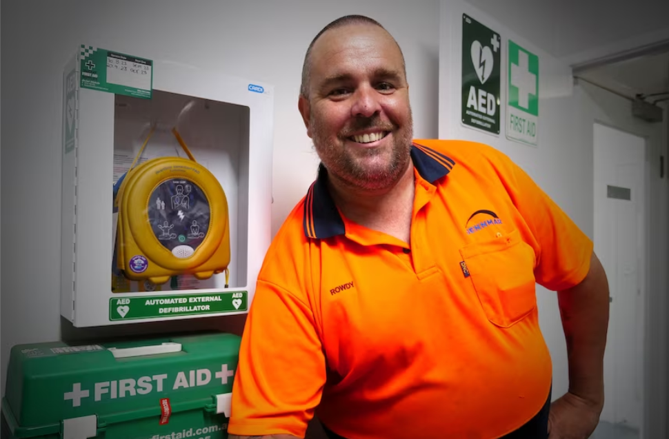  Dylan Homes, a worker saved by the AED from his workplace